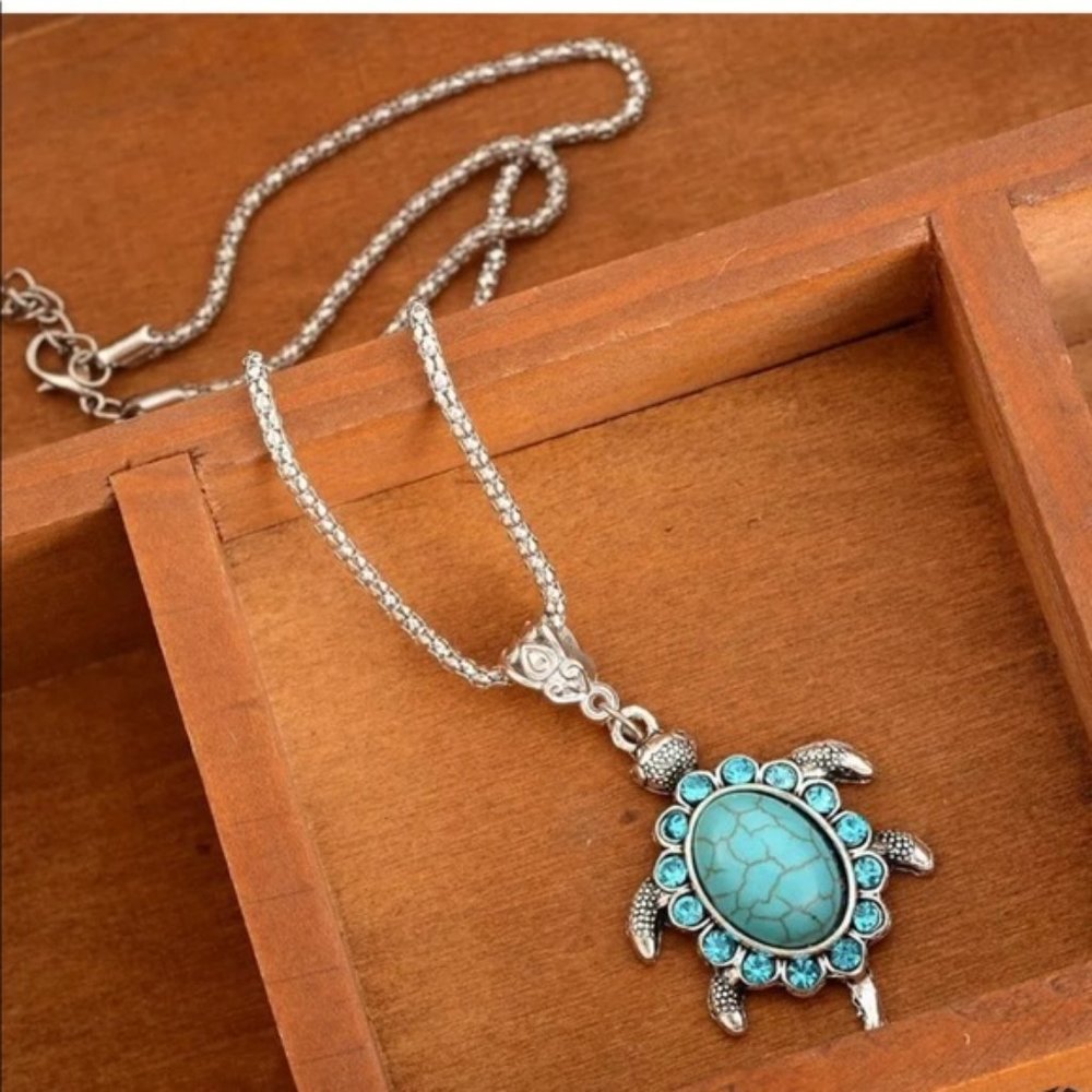 Women’s Boho Turquoise Silver 🐢 Turtle Necklace - Picture 4 of 7